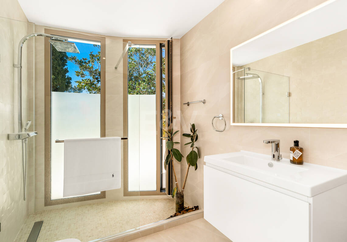 Sophisticated Villa Near Guadalmina’s Beach & Golf