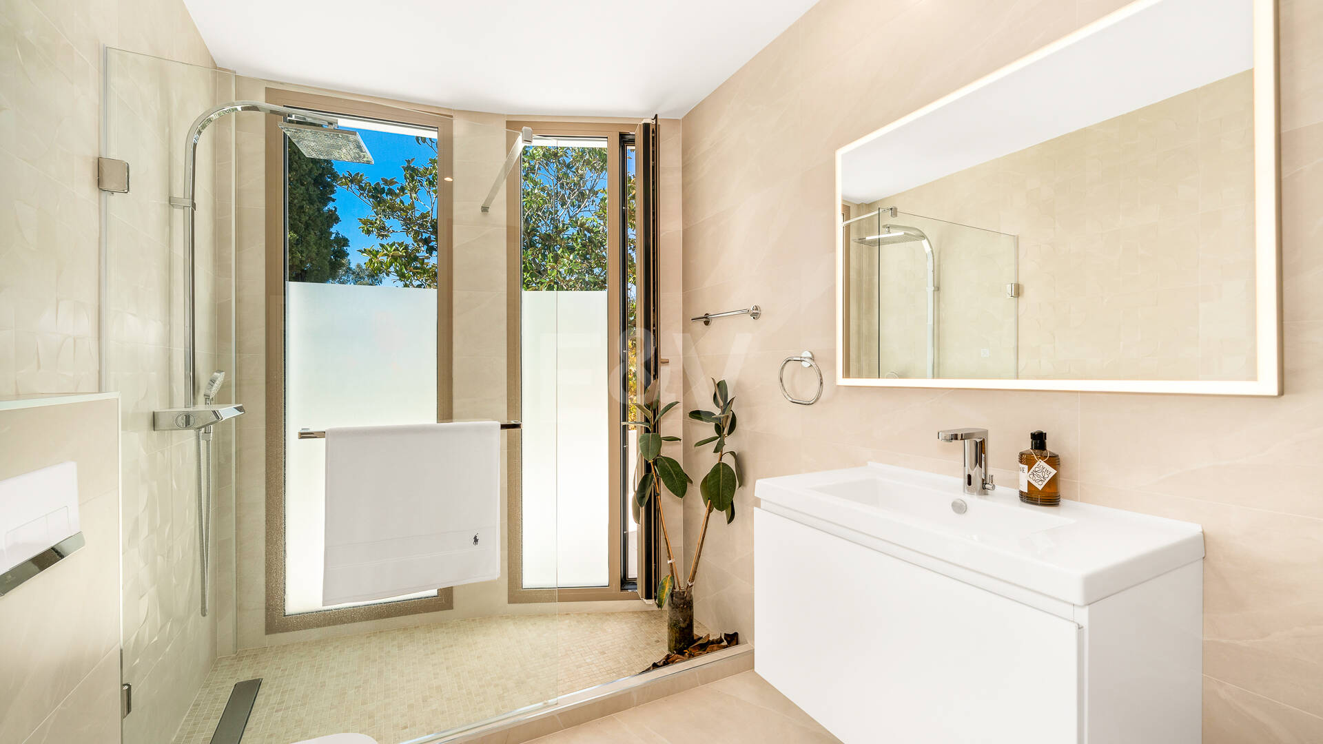 Sofisticada villa cerca de la playa y el golf de Guadalmina