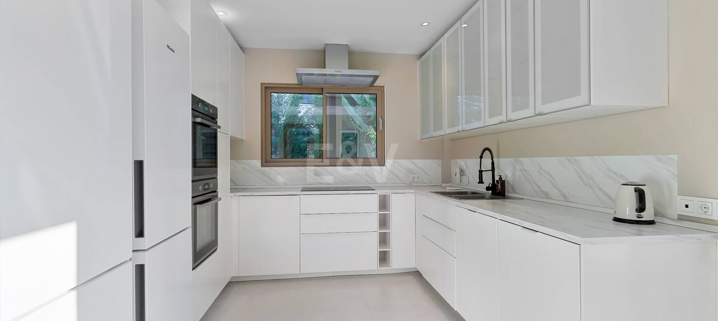 Sophisticated Villa Near Guadalmina’s Beach & Golf