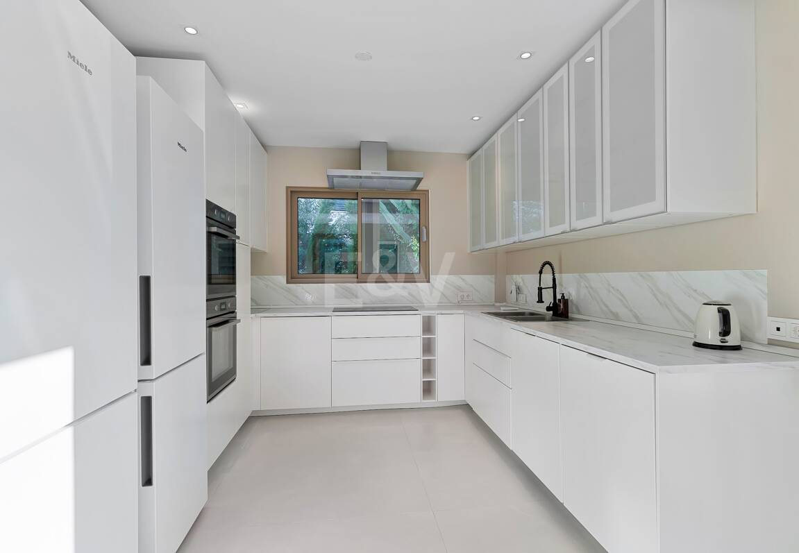 Exklusive Villa in der Nähe von Guadalminas Strand und Golfplatz