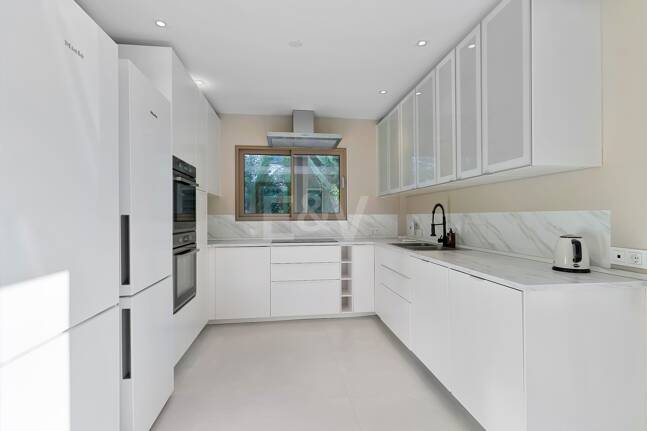 Exklusive Villa in der Nähe von Guadalminas Strand und Golfplatz