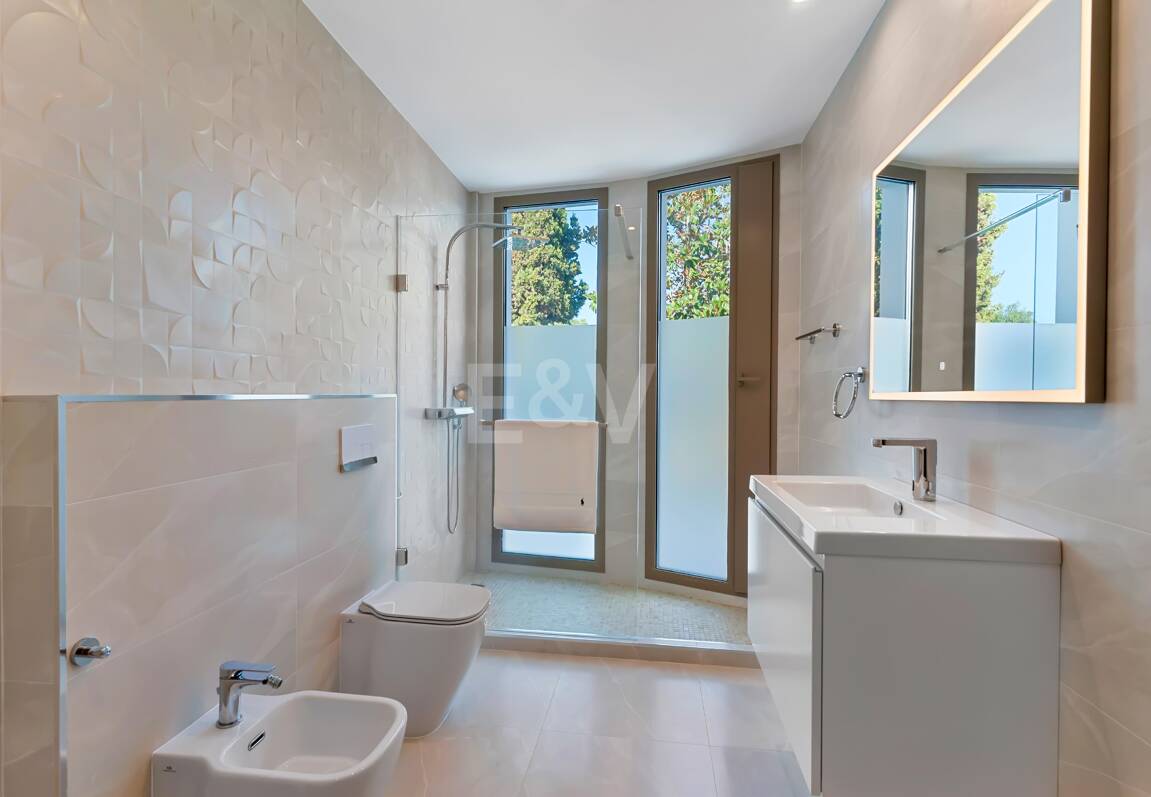 Exklusive Villa in der Nähe von Guadalminas Strand und Golfplatz