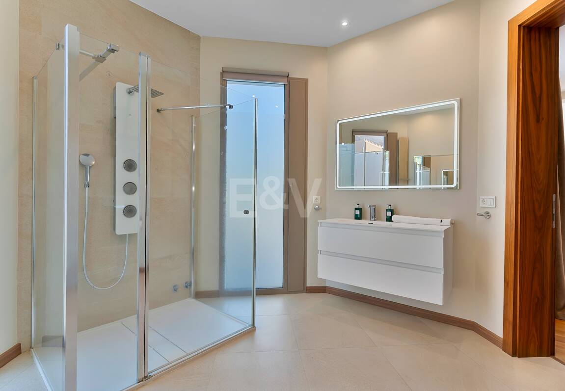 Exklusive Villa in der Nähe von Guadalminas Strand und Golfplatz