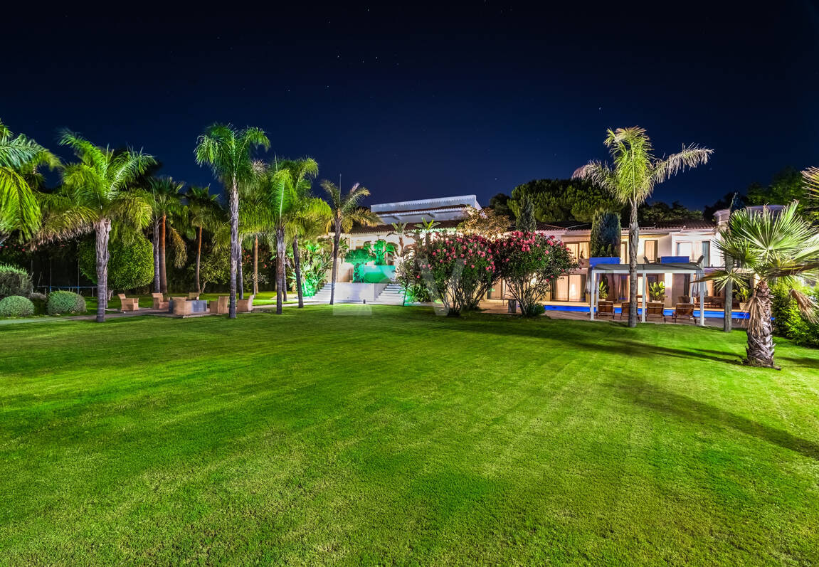 Sofisticada villa cerca de la playa y el golf de Guadalmina