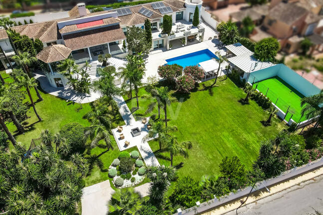 Sofisticada villa cerca de la playa y el golf de Guadalmina