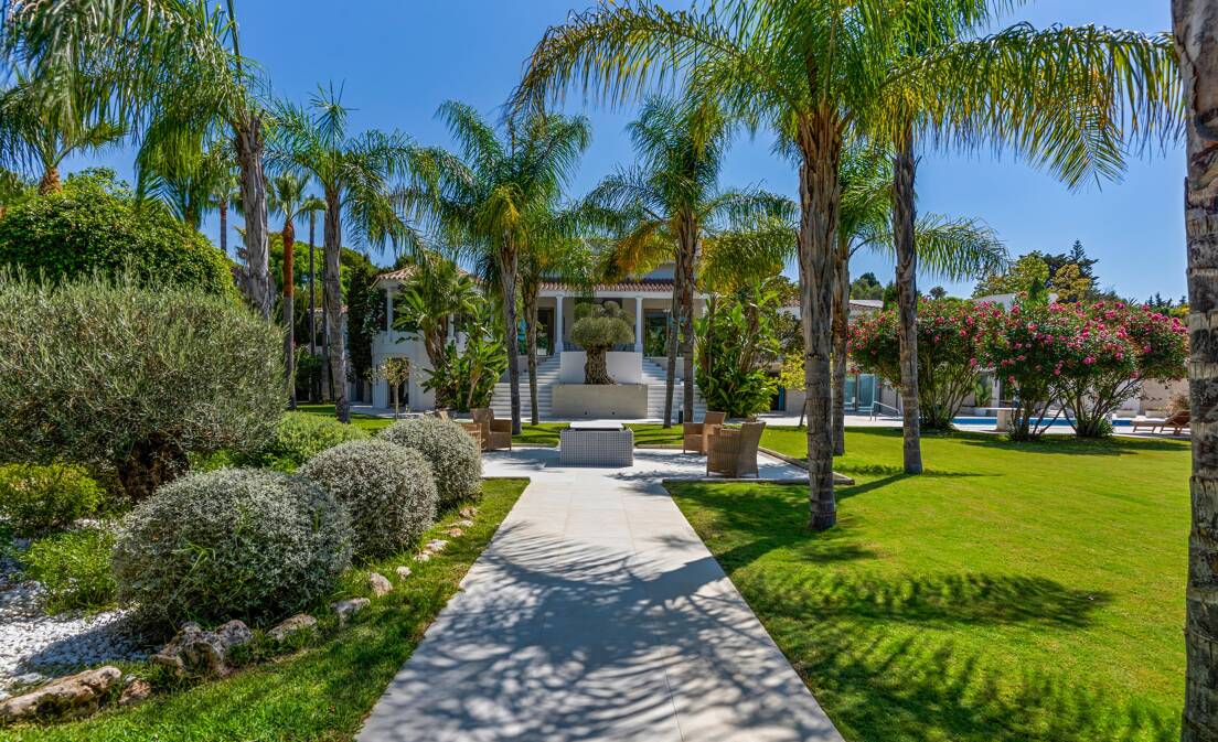 Sophisticated Villa Near Guadalmina’s Beach & Golf