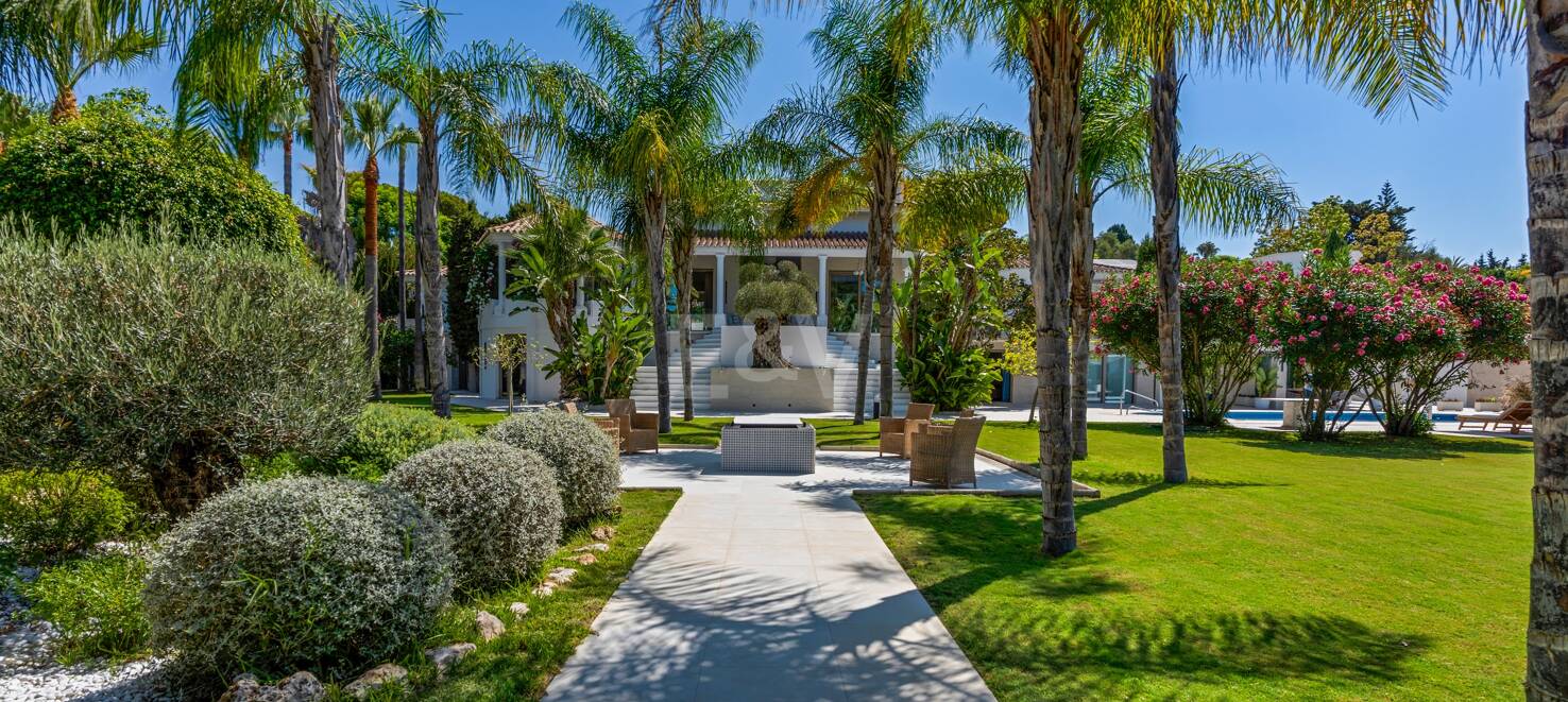 Sophisticated Villa Near Guadalmina’s Beach & Golf