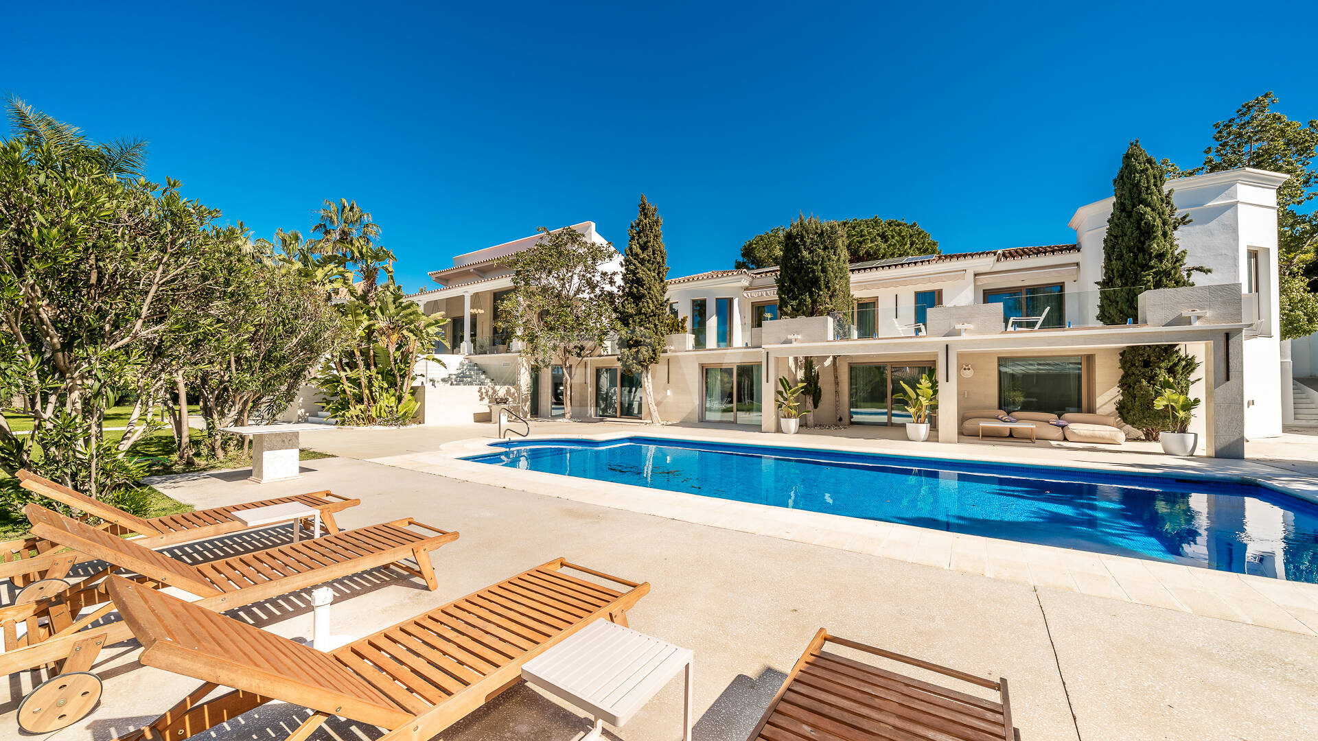 Sofisticada villa cerca de la playa y el golf de Guadalmina