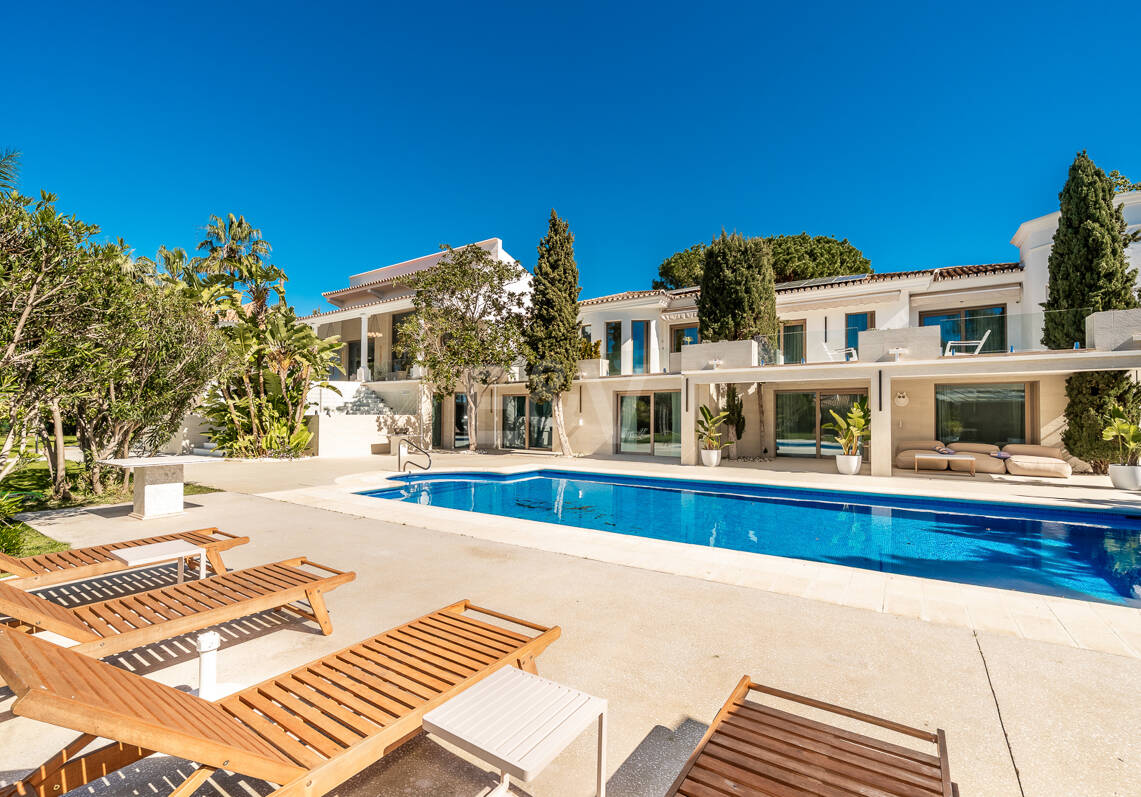 Sophisticated Villa Near Guadalmina’s Beach & Golf