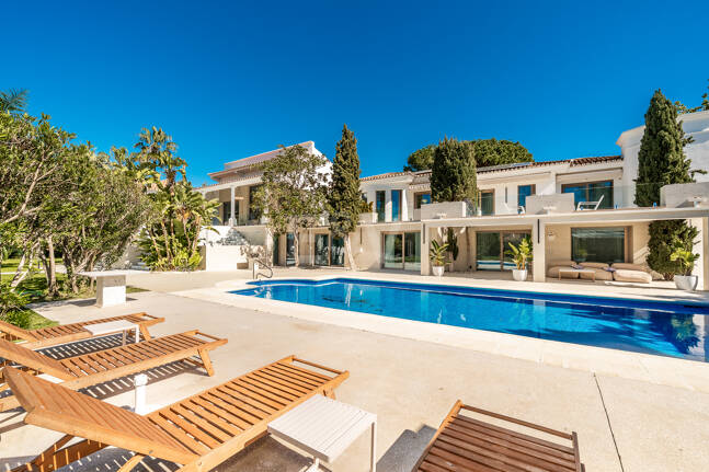 Sofisticada villa cerca de la playa y el golf de Guadalmina