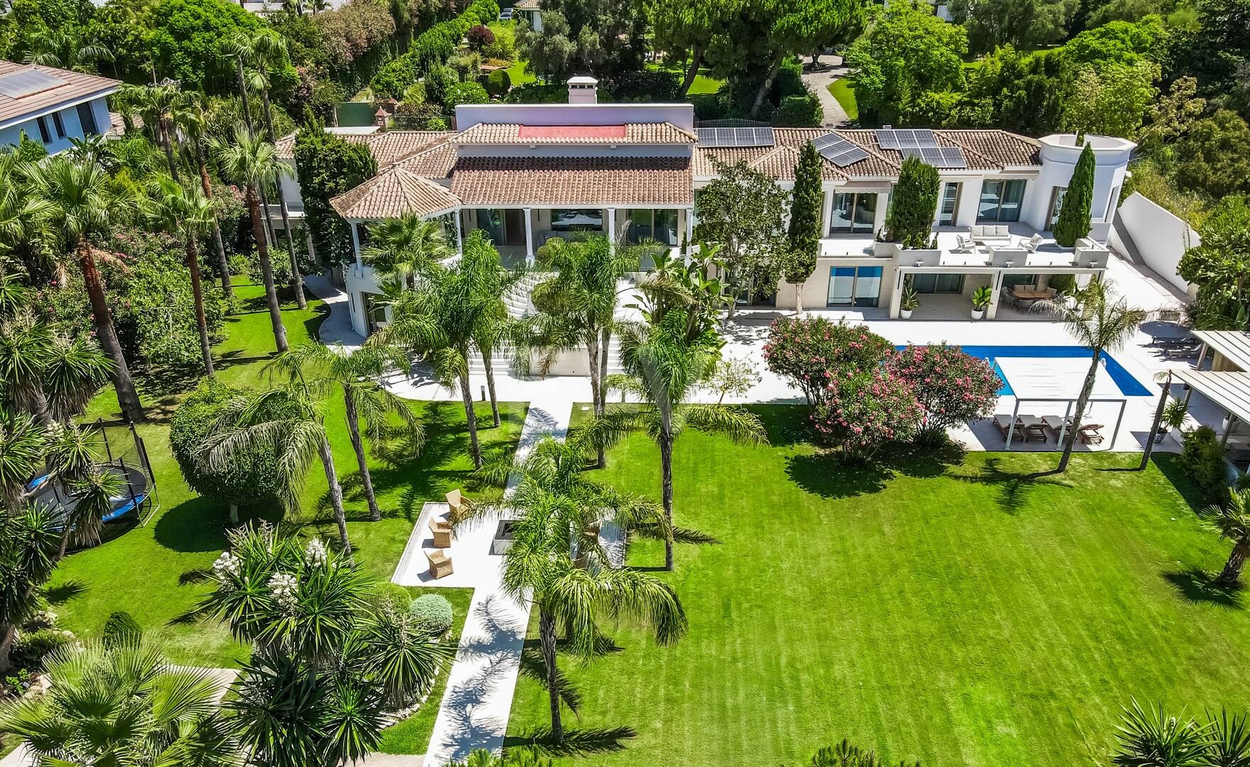 Sofisticada villa cerca de la playa y el golf de Guadalmina