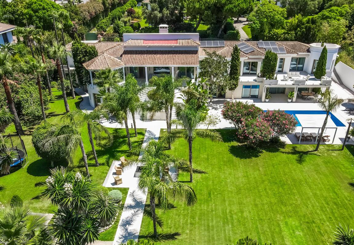 Exklusive Villa in der Nähe von Guadalminas Strand und Golfplatz