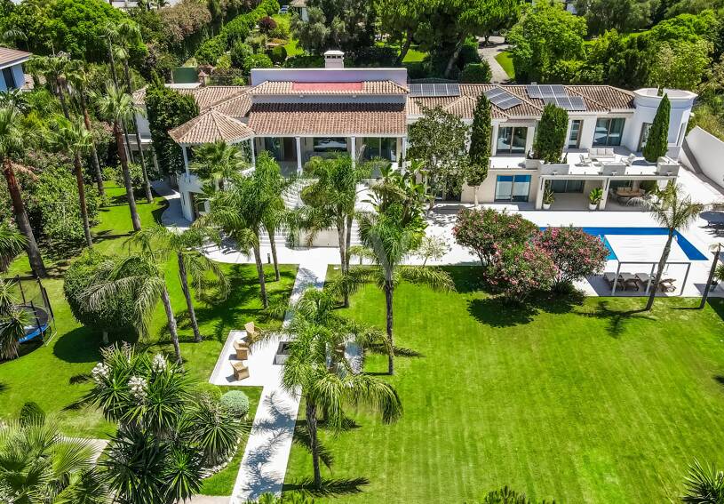 Exklusive Villa in der Nähe von Guadalminas Strand und Golfplatz