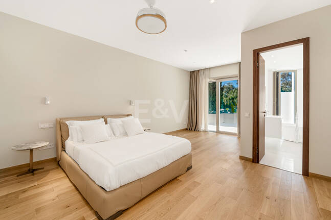 Sofisticada villa cerca de la playa y el golf de Guadalmina