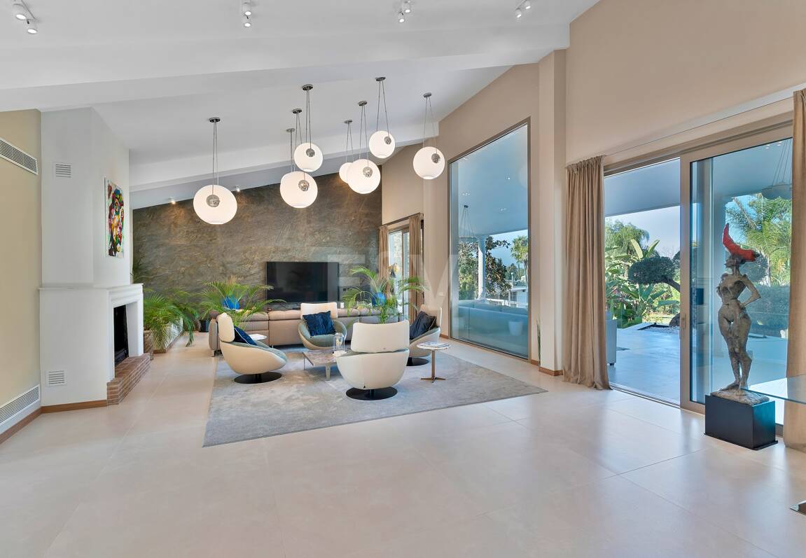 Exklusive Villa in der Nähe von Guadalminas Strand und Golfplatz