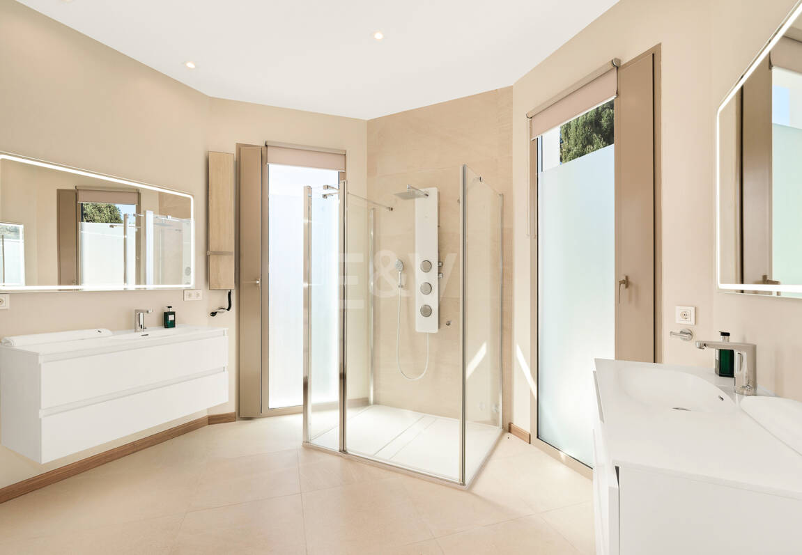 Sofisticada villa cerca de la playa y el golf de Guadalmina