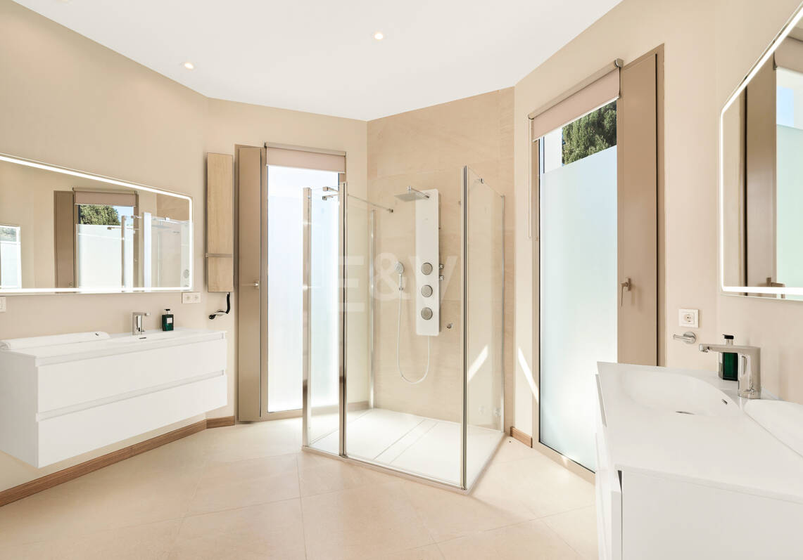 Sophisticated Villa Near Guadalmina’s Beach & Golf