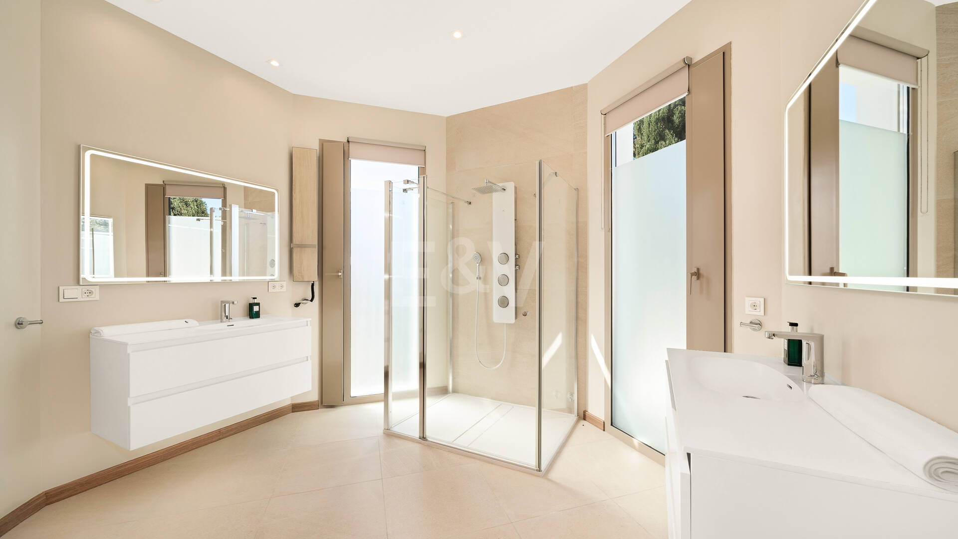 Sofisticada villa cerca de la playa y el golf de Guadalmina