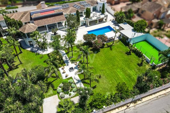 Exklusive Villa in der Nähe von Guadalminas Strand und Golfplatz