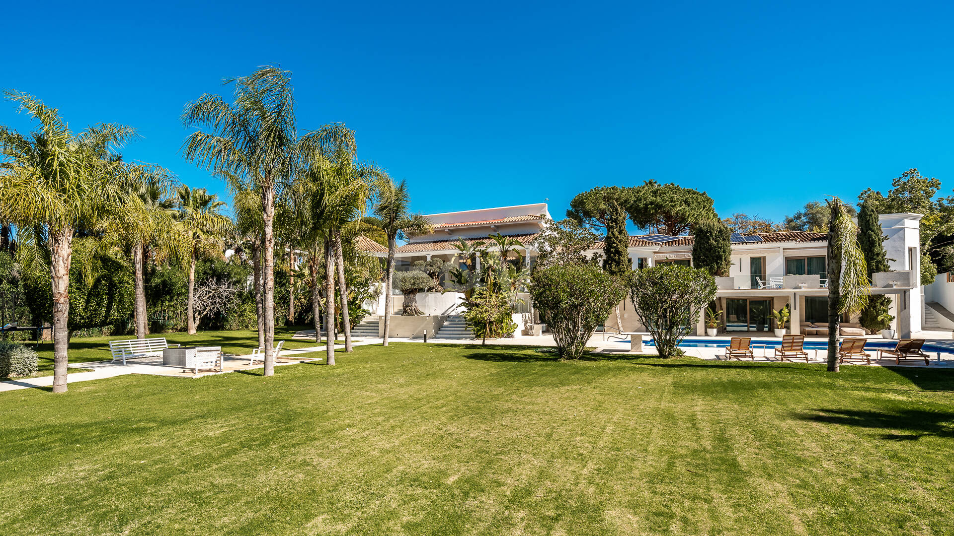 Sofisticada villa cerca de la playa y el golf de Guadalmina