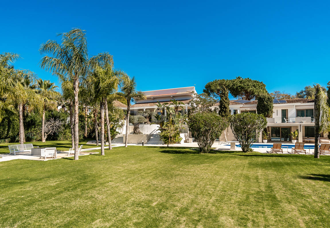 Sofisticada villa cerca de la playa y el golf de Guadalmina