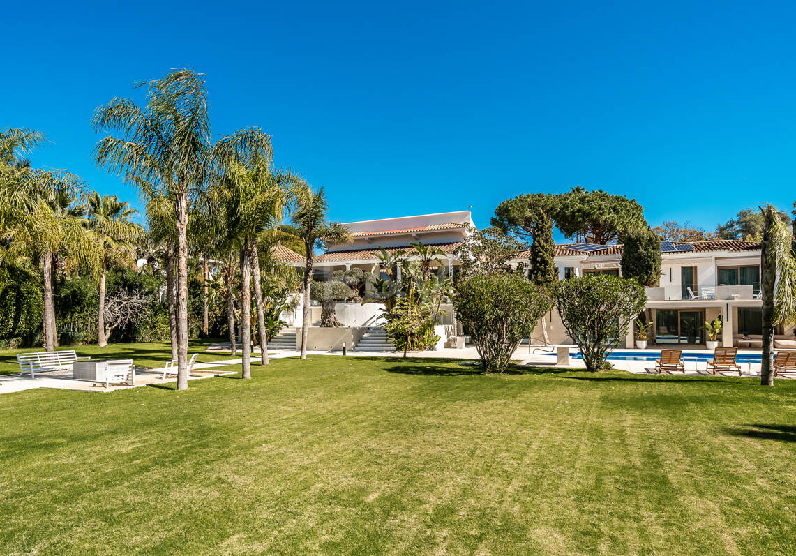 Sophisticated Villa Near Guadalmina’s Beach & Golf