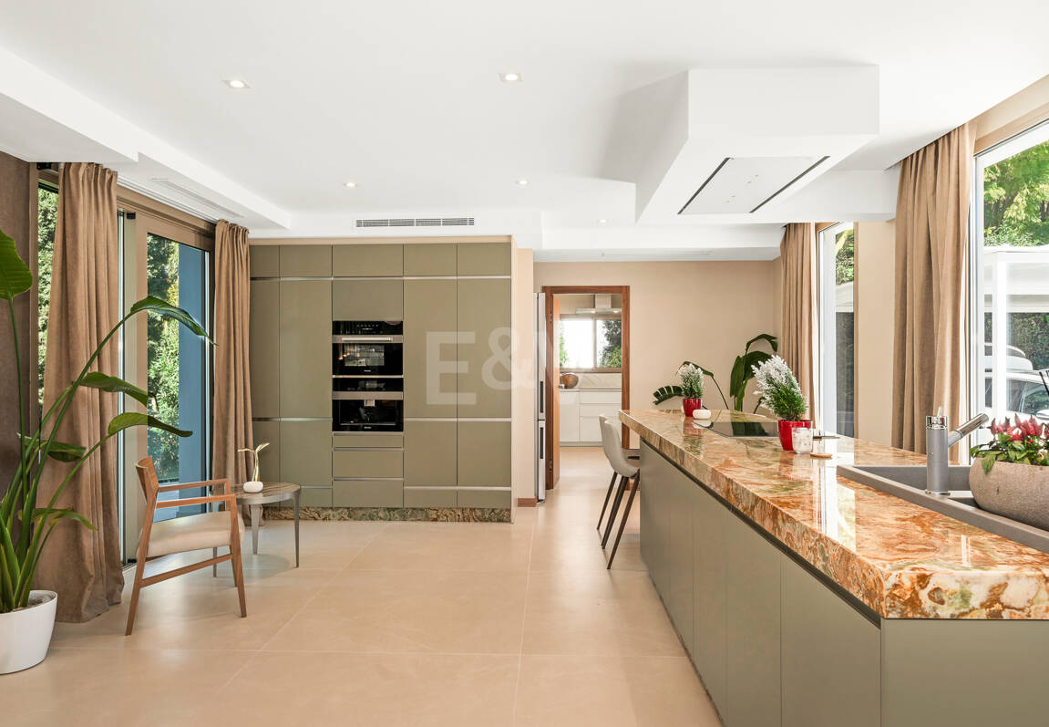 Sofisticada villa cerca de la playa y el golf de Guadalmina