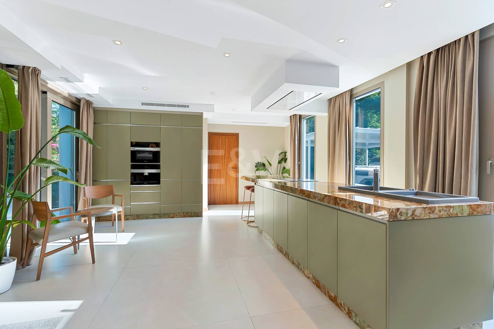 Exklusive Villa in der Nähe von Guadalminas Strand und Golfplatz