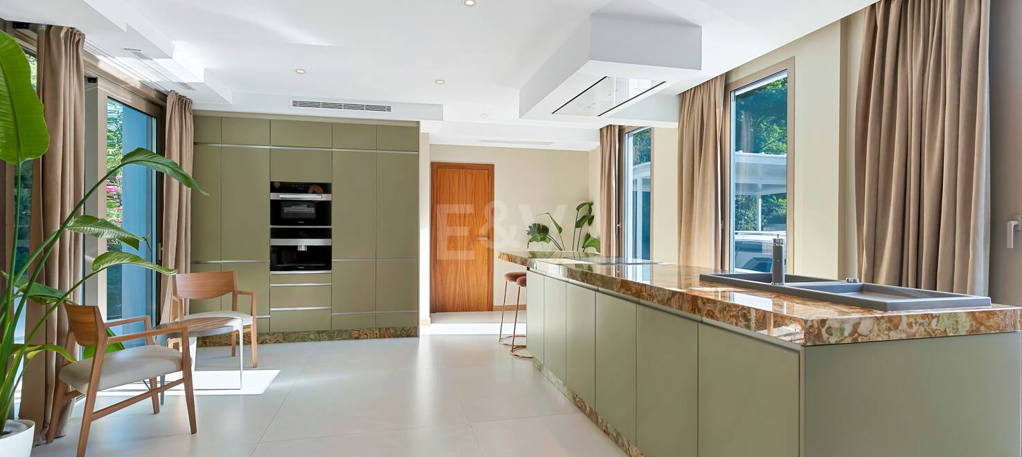 Sophisticated Villa Near Guadalmina’s Beach & Golf