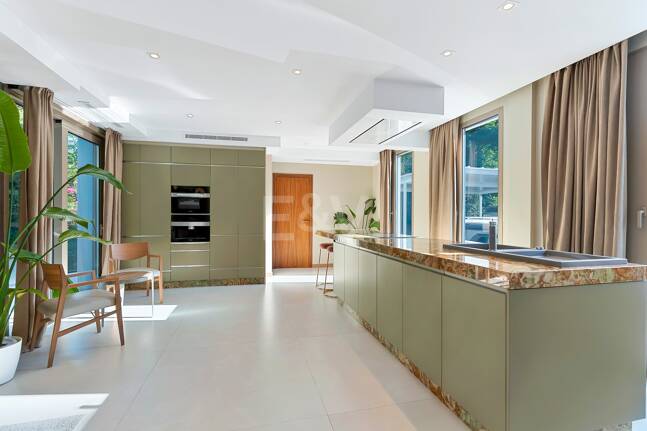 Exklusive Villa in der Nähe von Guadalminas Strand und Golfplatz