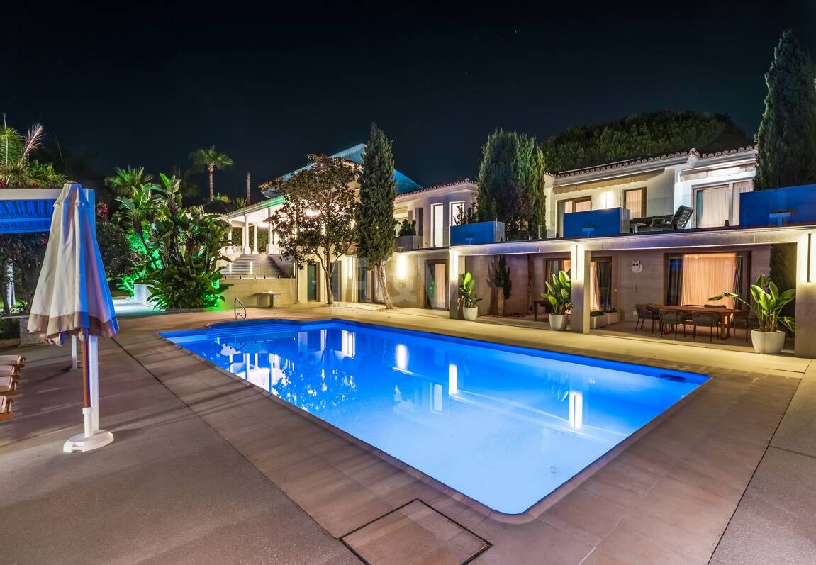 Exklusive Villa in der Nähe von Guadalminas Strand und Golfplatz