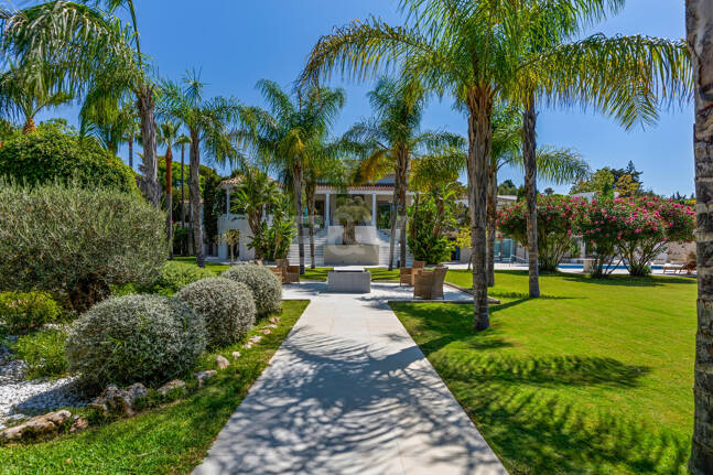 Sofisticada villa cerca de la playa y el golf de Guadalmina