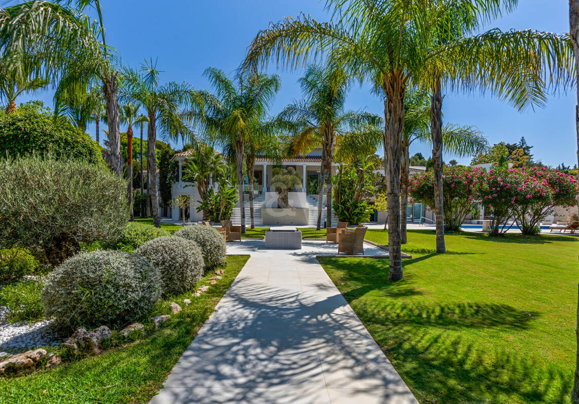 Sophisticated Villa Near Guadalmina’s Beach & Golf