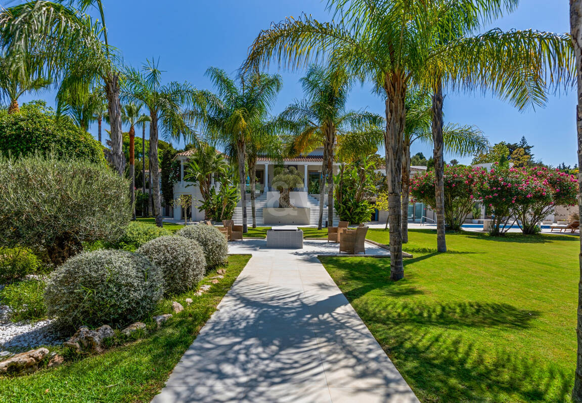 Sofisticada villa cerca de la playa y el golf de Guadalmina