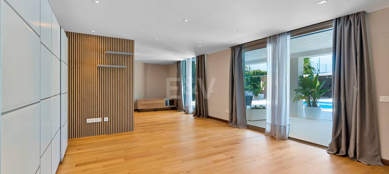 Sophisticated Villa Near Guadalmina’s Beach & Golf