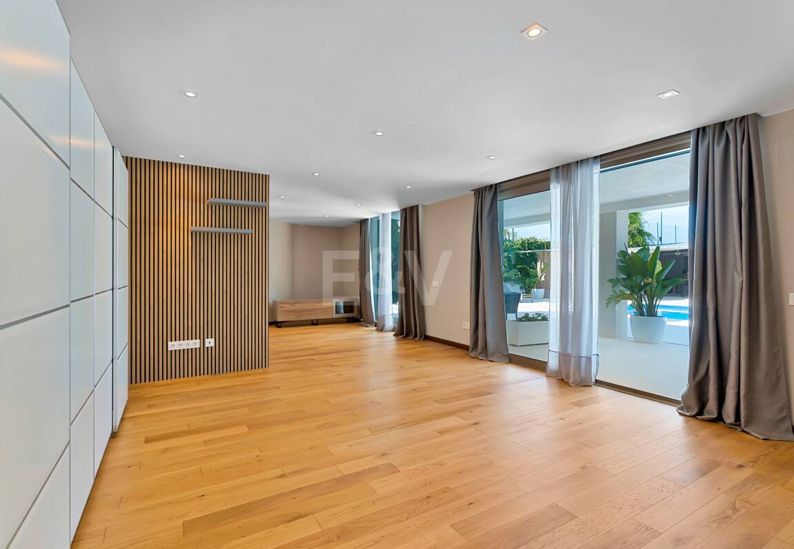 Exklusive Villa in der Nähe von Guadalminas Strand und Golfplatz