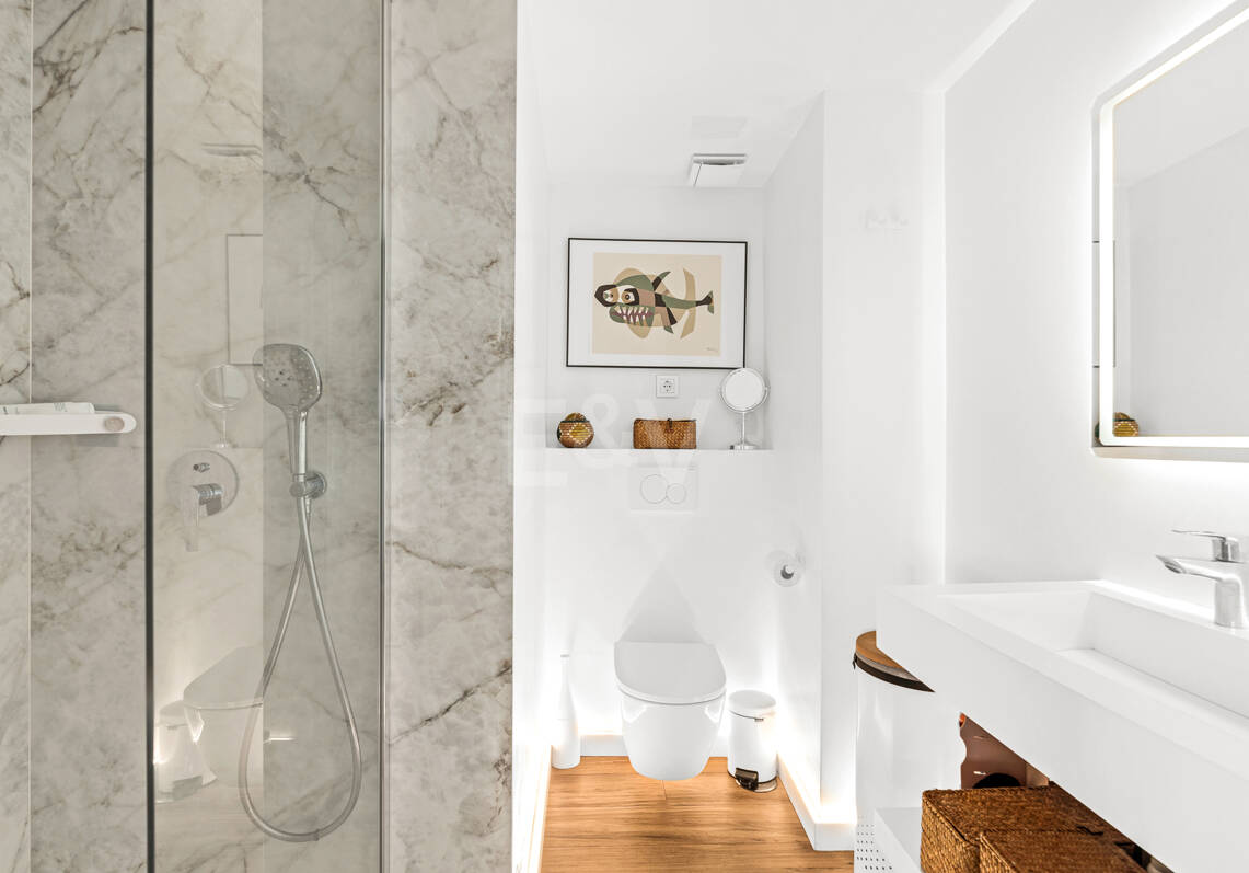 Modern lägenhet med fantastisk havsutsikt inom gångavstånd till stranden och golfbanan