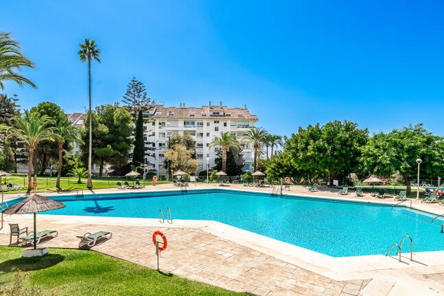 Appartement moderne avec vue magnifique sur la mer à distance de marche de la plage et du parcours de golf