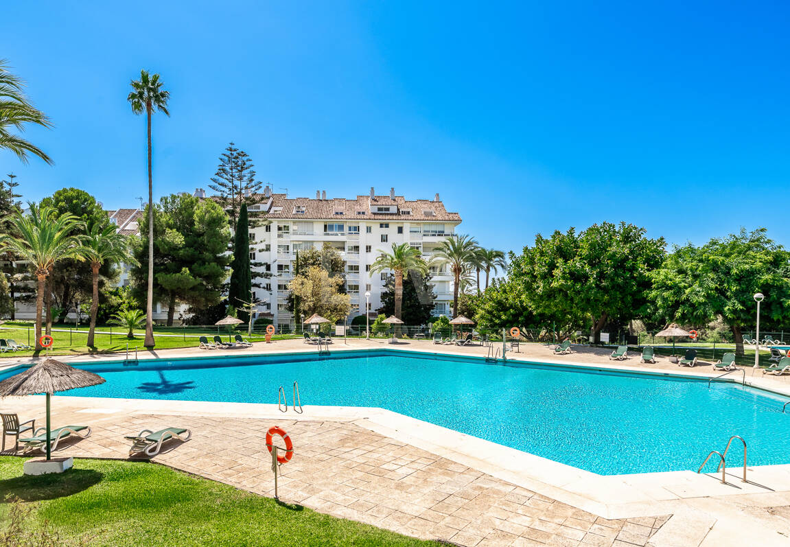 Appartement moderne avec vue magnifique sur la mer à distance de marche de la plage et du parcours de golf