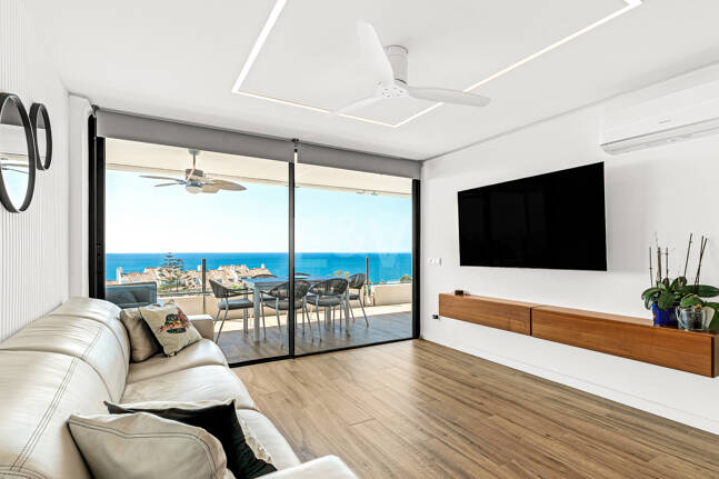 Appartement moderne avec vue magnifique sur la mer à distance de marche de la plage et du parcours de golf