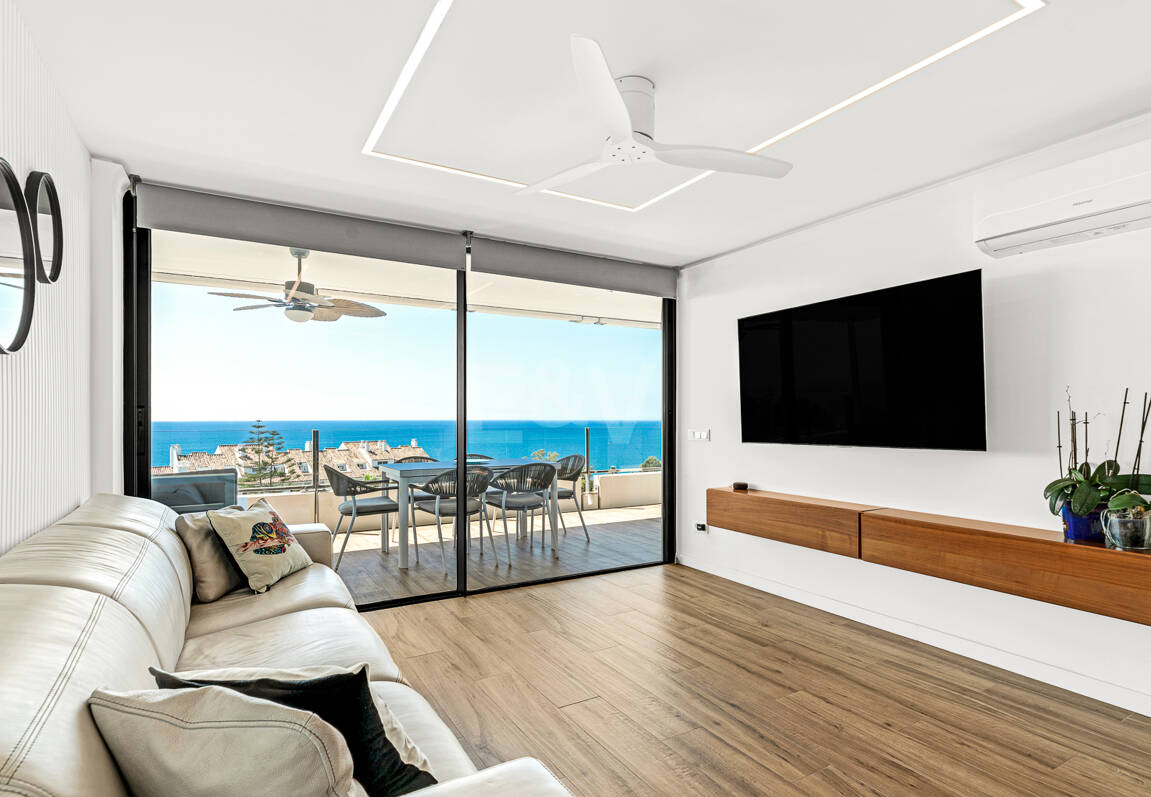 Appartement moderne avec vue magnifique sur la mer à distance de marche de la plage et du parcours de golf
