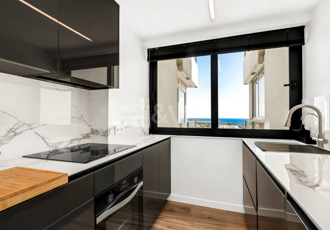 Modern lägenhet med fantastisk havsutsikt inom gångavstånd till stranden och golfbanan