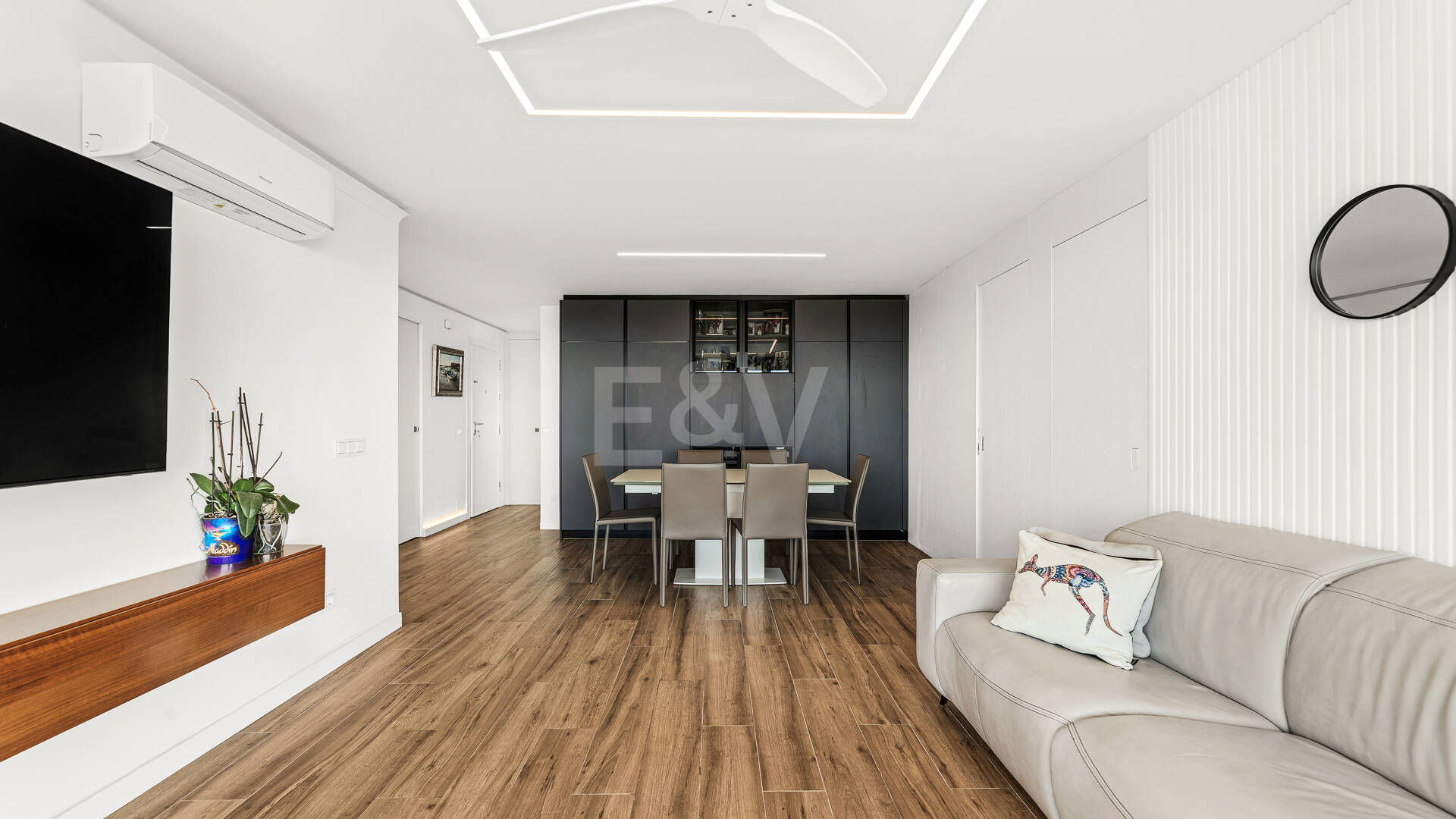 Appartement moderne avec vue magnifique sur la mer à distance de marche de la plage et du parcours de golf