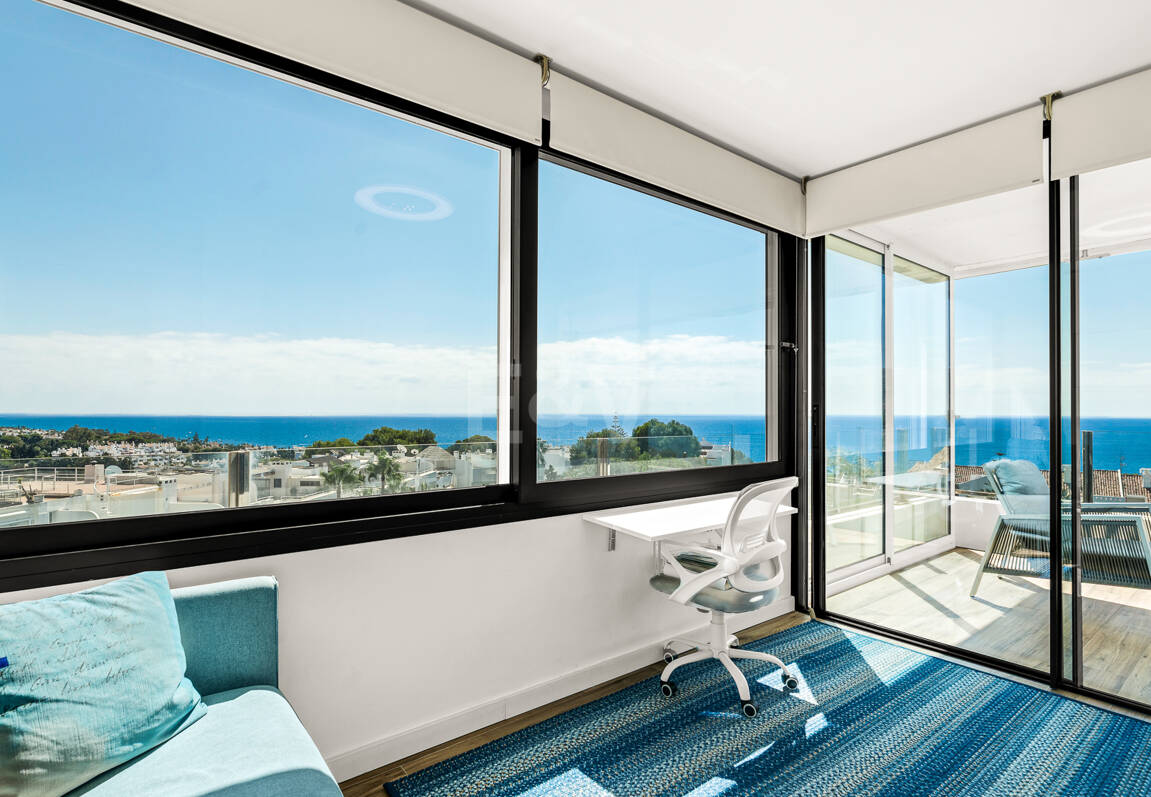 Appartement moderne avec vue magnifique sur la mer à distance de marche de la plage et du parcours de golf