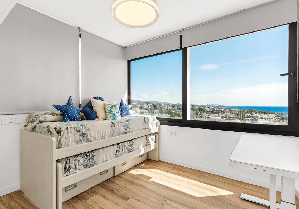 Modern lägenhet med fantastisk havsutsikt inom gångavstånd till stranden och golfbanan