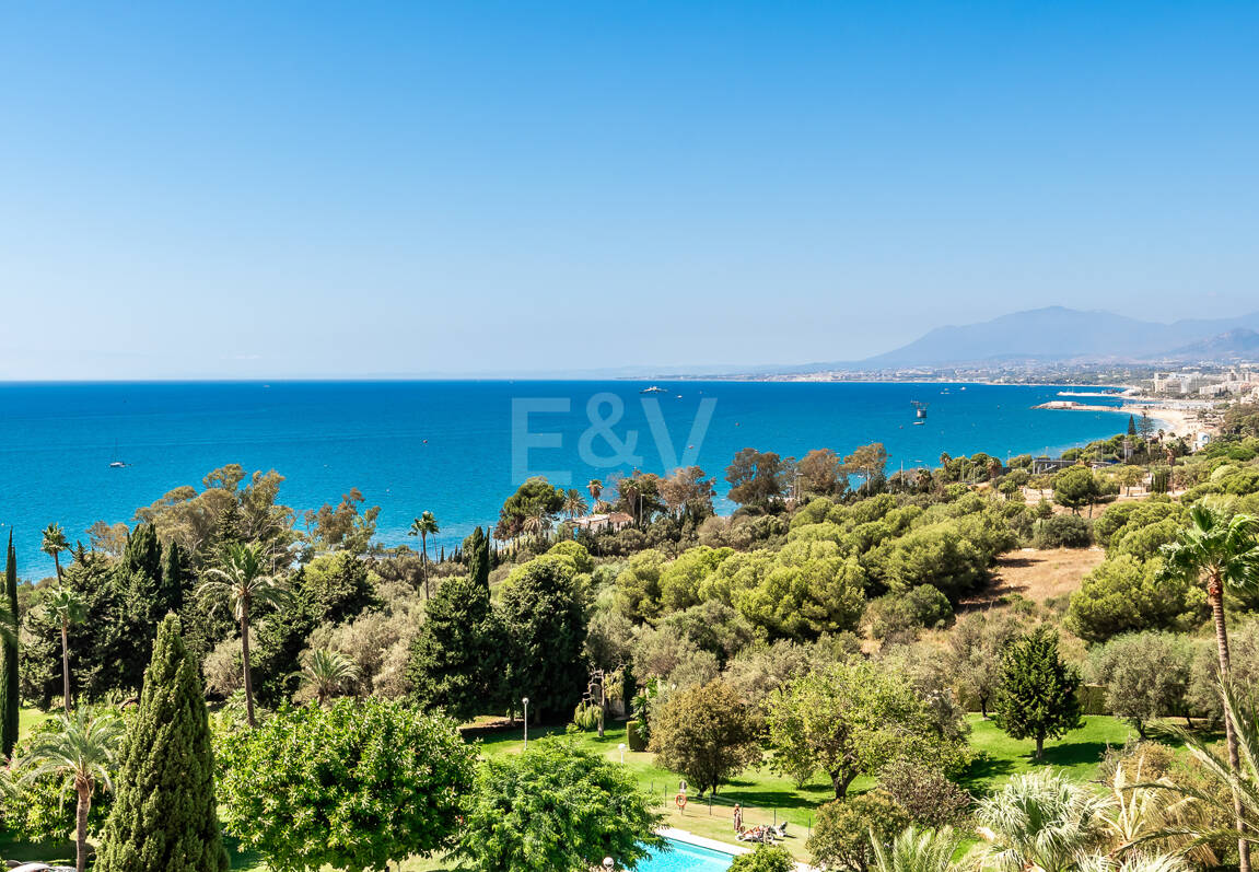 Appartement moderne avec vue magnifique sur la mer à distance de marche de la plage et du parcours de golf