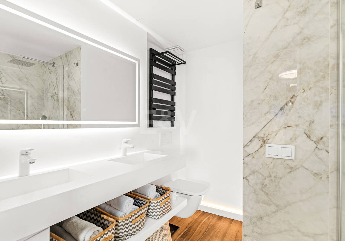 Modern lägenhet med fantastisk havsutsikt inom gångavstånd till stranden och golfbanan