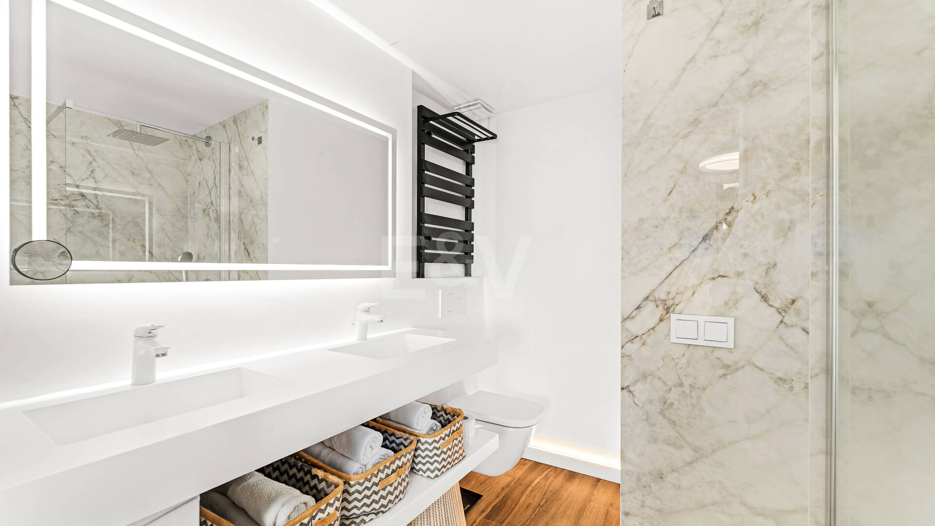 Appartement moderne avec vue magnifique sur la mer à distance de marche de la plage et du parcours de golf