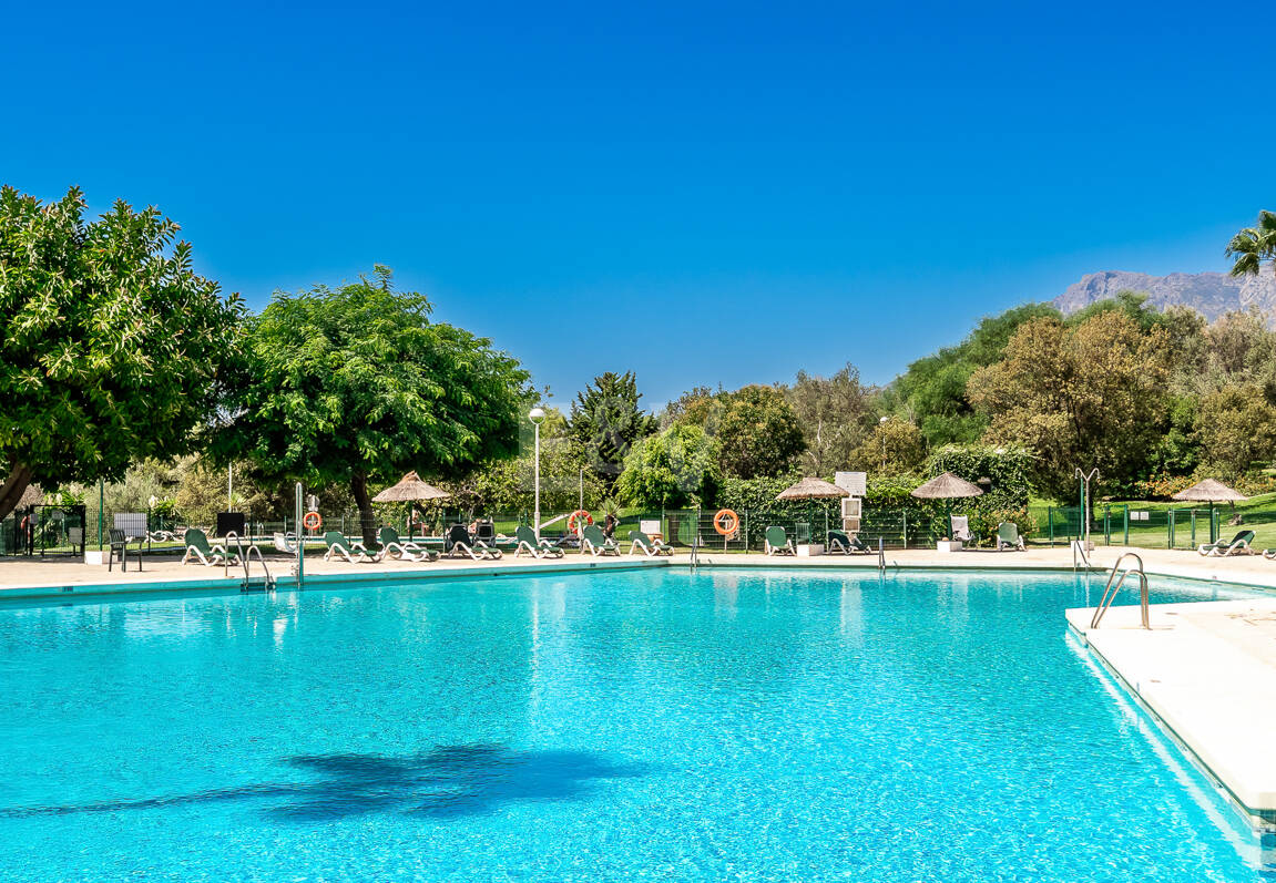 Appartement moderne avec vue magnifique sur la mer à distance de marche de la plage et du parcours de golf