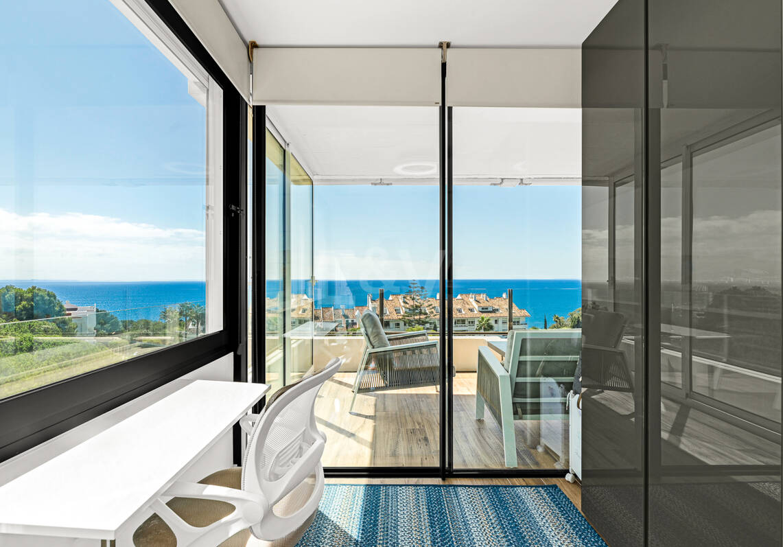 Modern lägenhet med fantastisk havsutsikt inom gångavstånd till stranden och golfbanan